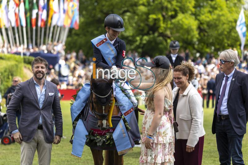 dressage PrizeGiving_Hamburg_20240512_SS350459.jpg